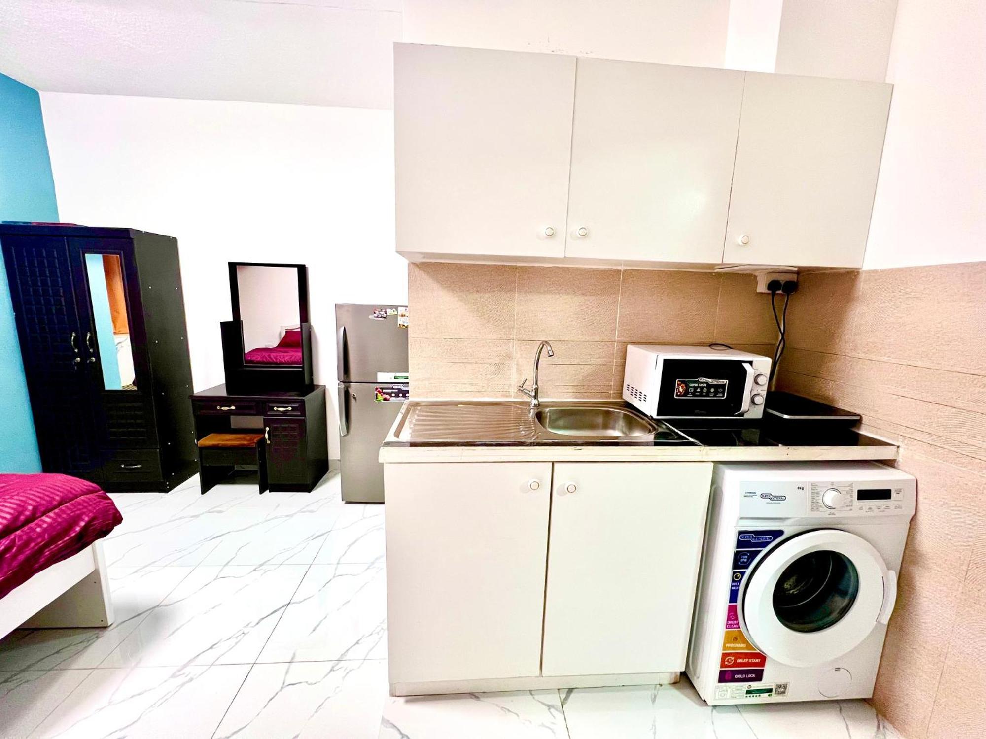 Sheikh Zayed Road Apartment *