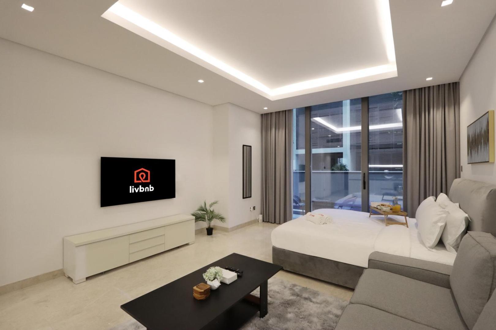 Livbnb- Modern Meets Comfort, With Balcony Apartment