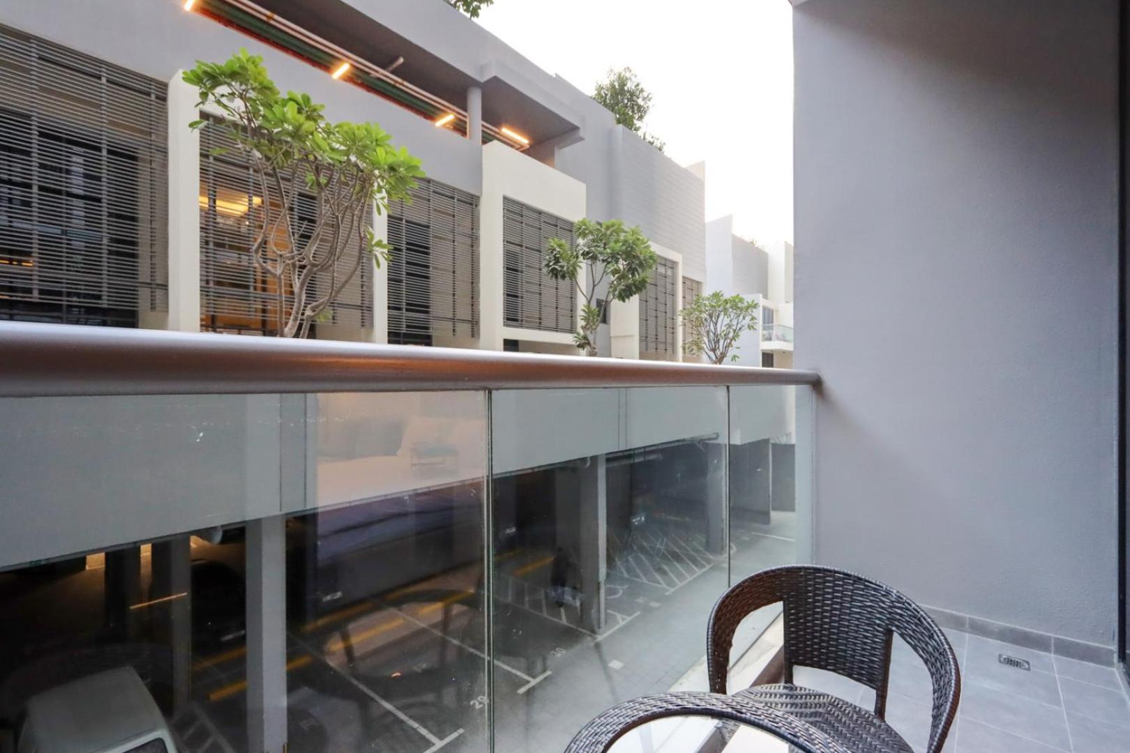 Apartment Livbnb- Modern Meets Comfort, With Balcony