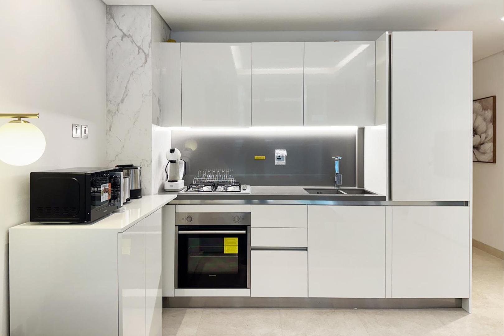 Livbnb- Modern Meets Comfort, With Balcony Apartment *