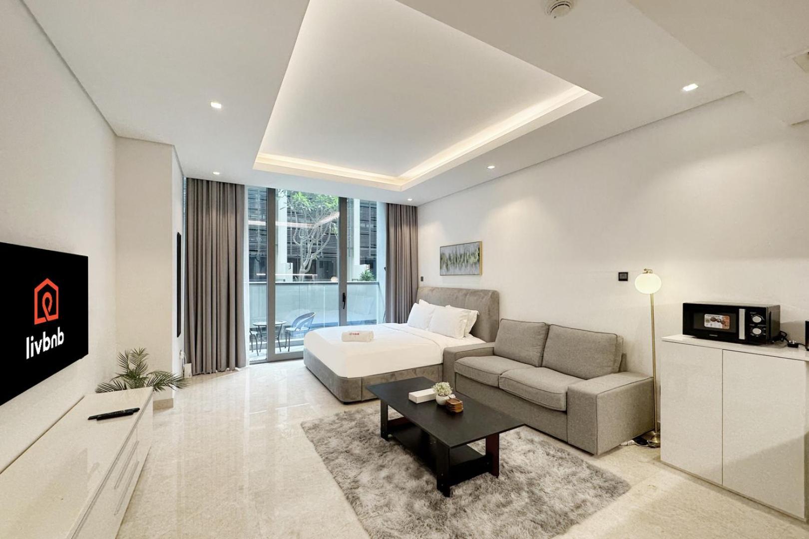 Livbnb- Modern Meets Comfort, With Balcony *