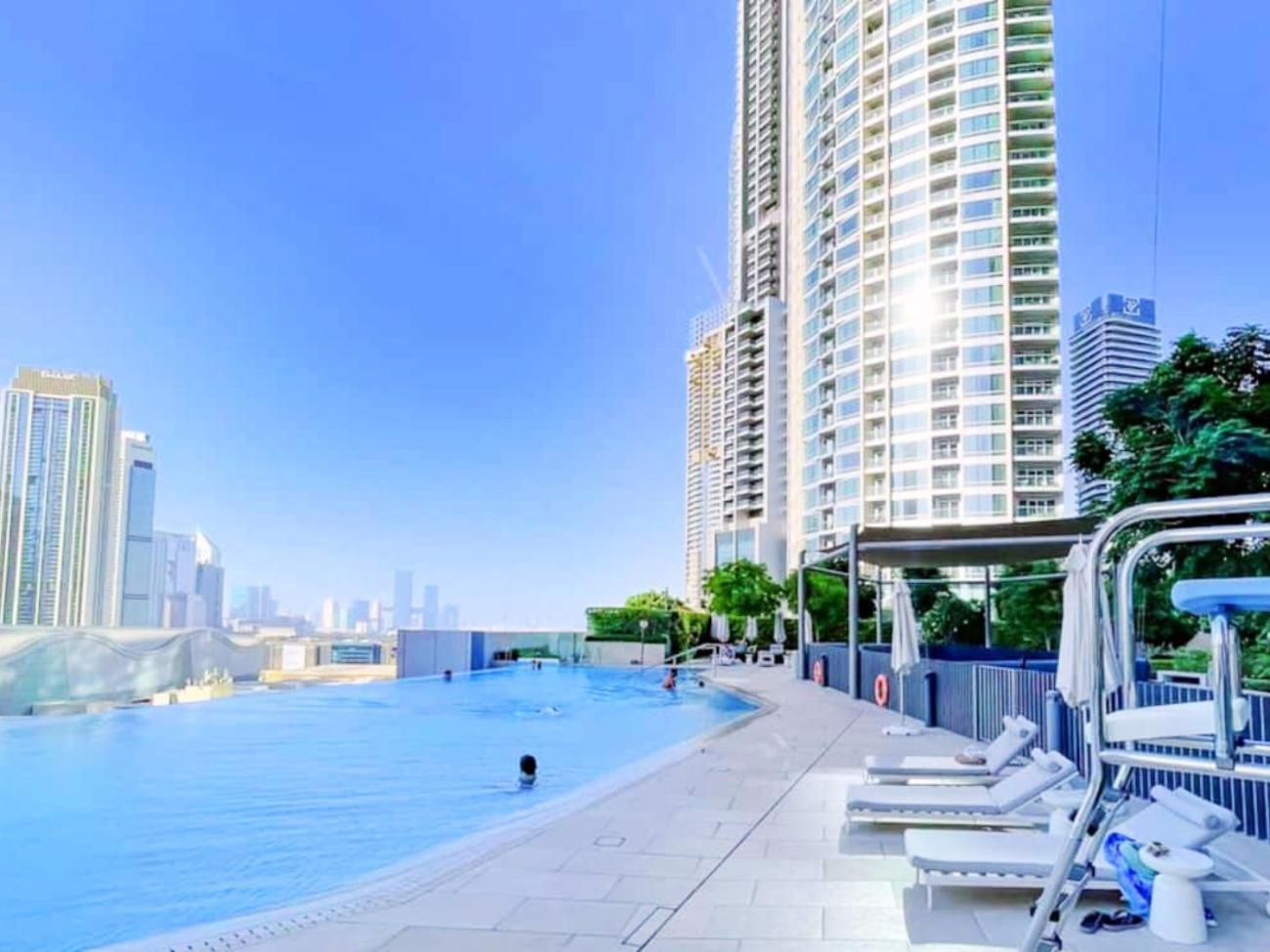 Chic & Trendy 3br+kid's In Vibrant Downtown Apartment Dubai