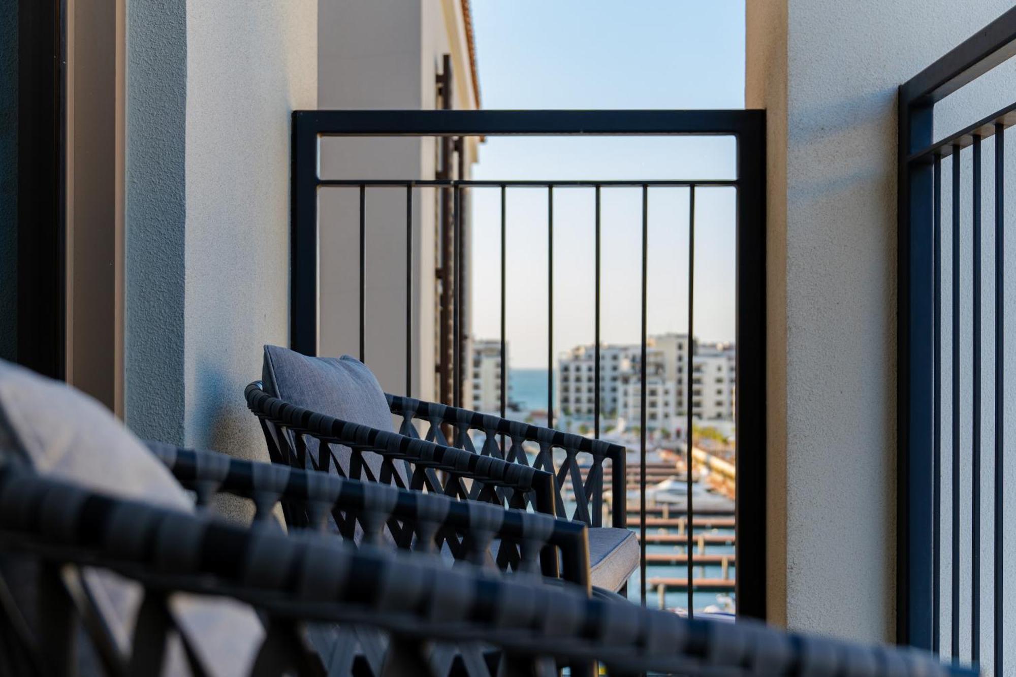 Apartment Wake Up To Yacht Views - 1br With Private Access & Baby Gear *