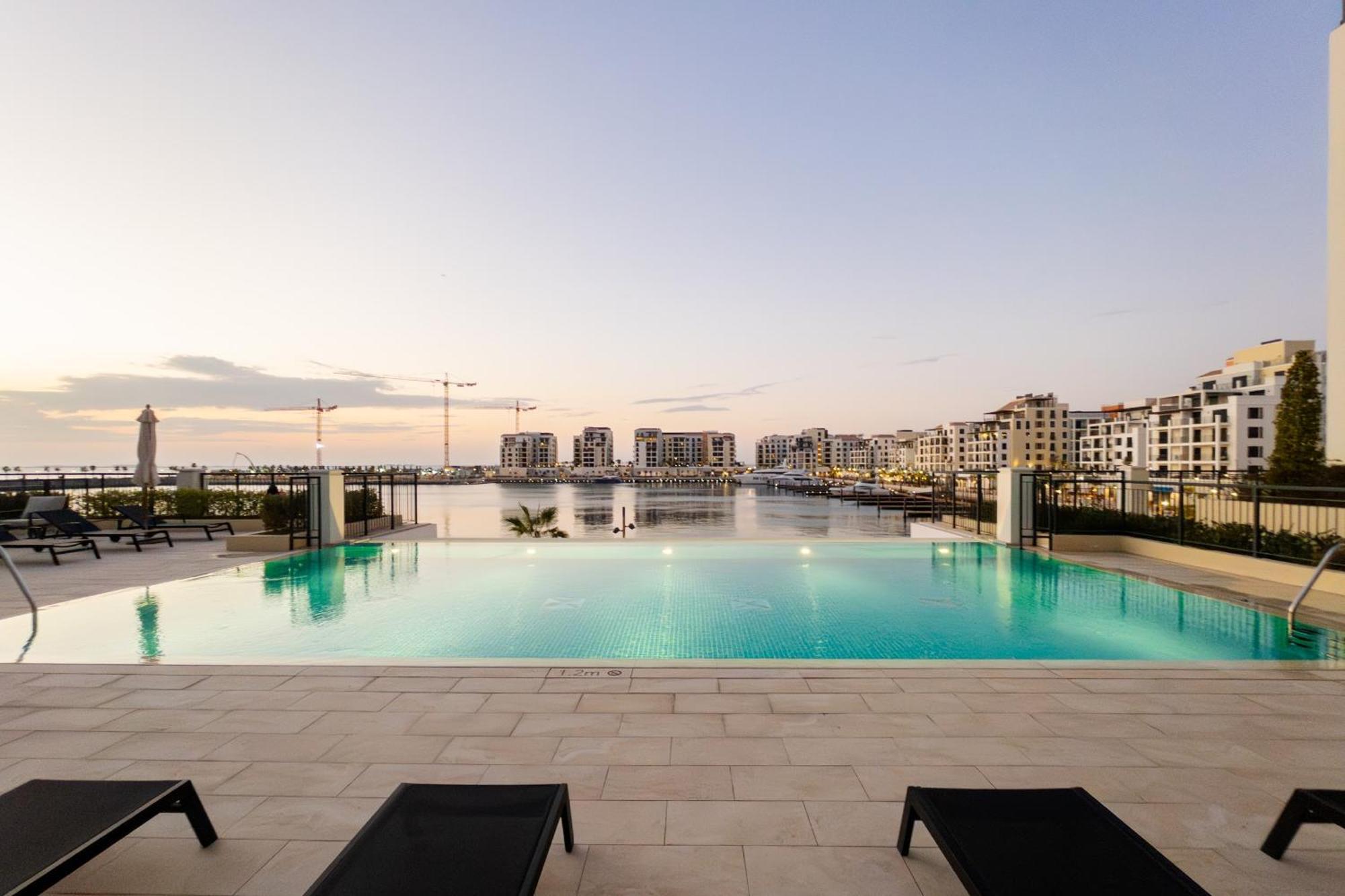 Apartment Wake Up To Yacht Views - 1br With Private Access & Baby Gear *