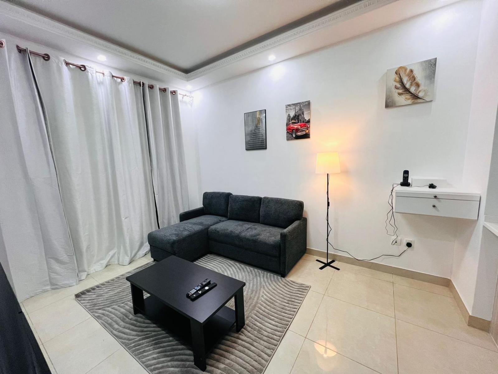 La Cave Homestay *