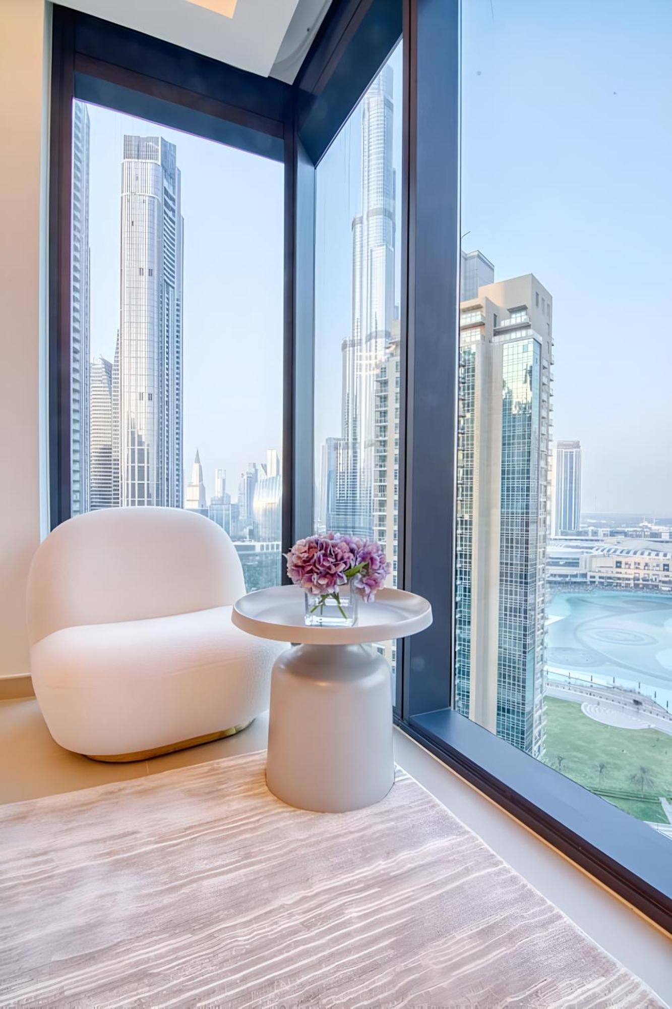 Expansive 7-bed Overlooking Burj & Fountains *