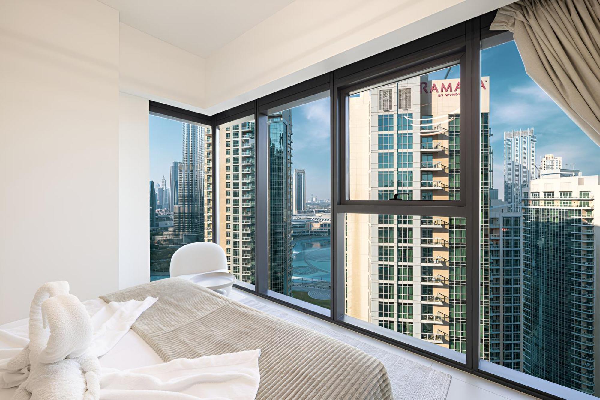Expansive 7-bed Overlooking Burj & Fountains Apartment *