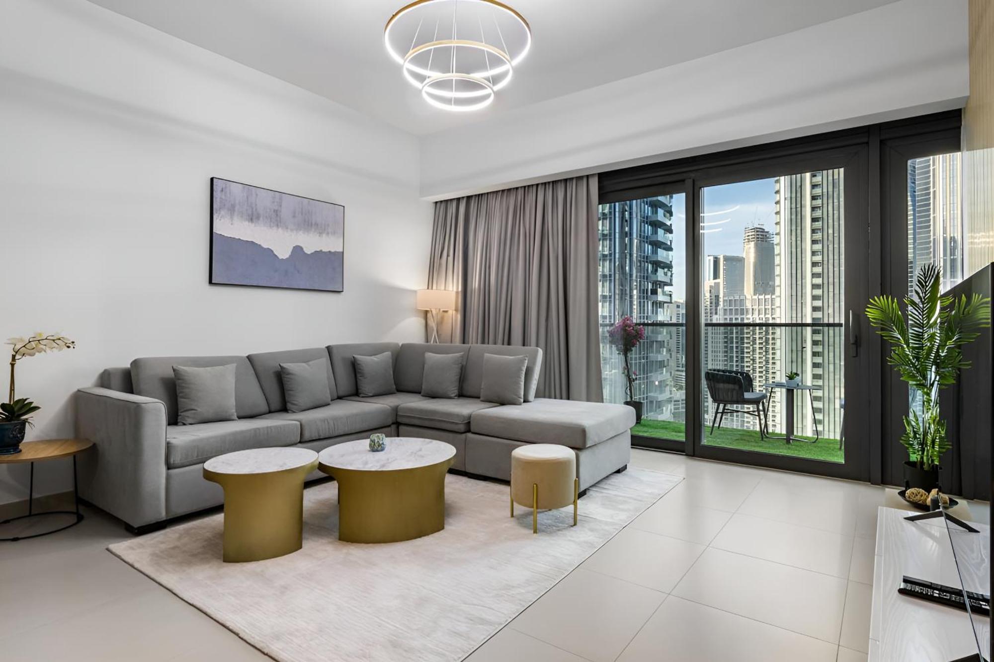 Expansive 7-bed Overlooking Burj & Fountains *