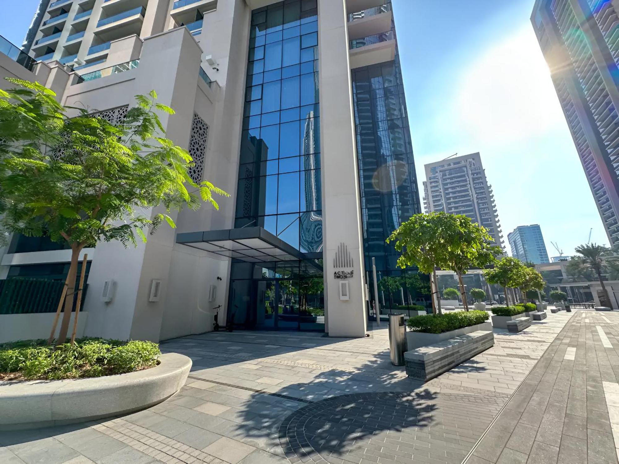 Expansive 7-bed Overlooking Burj & Fountains Dubai