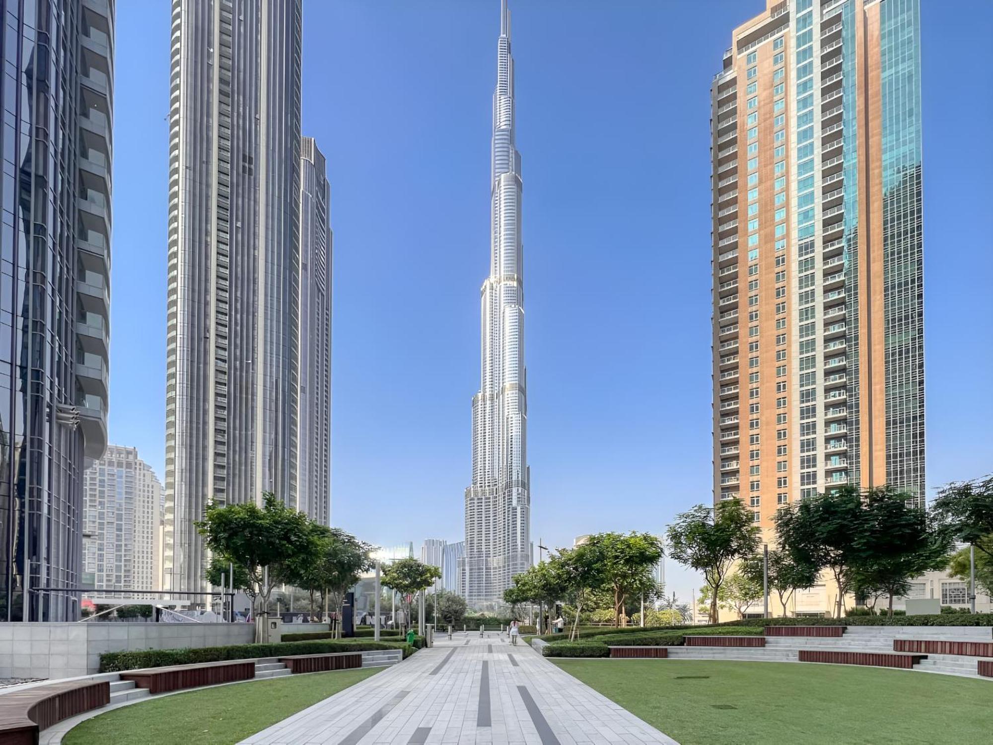 Expansive 7-bed Overlooking Burj & Fountains Apartment *