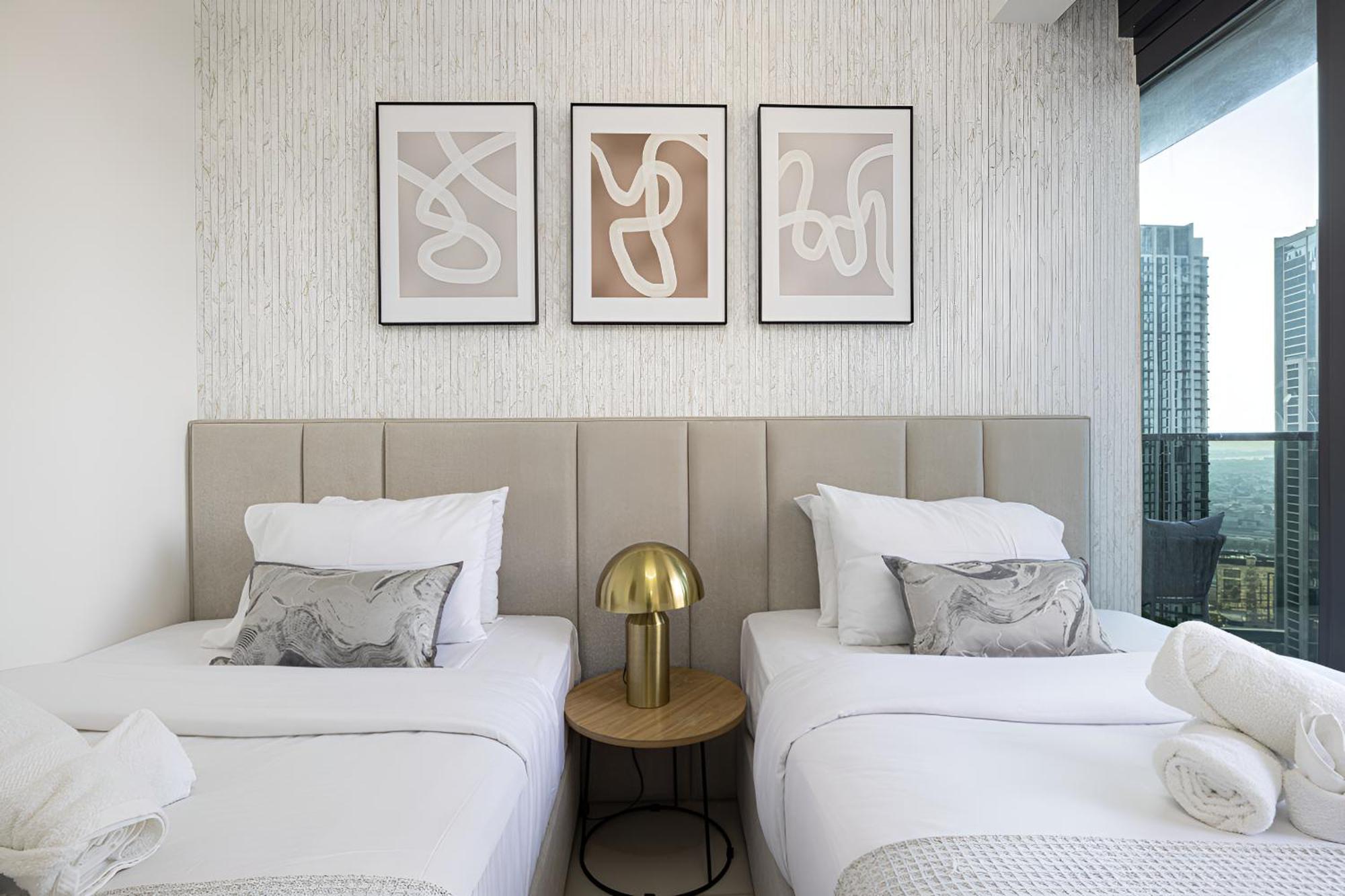Expansive 7-bed Overlooking Burj & Fountains *