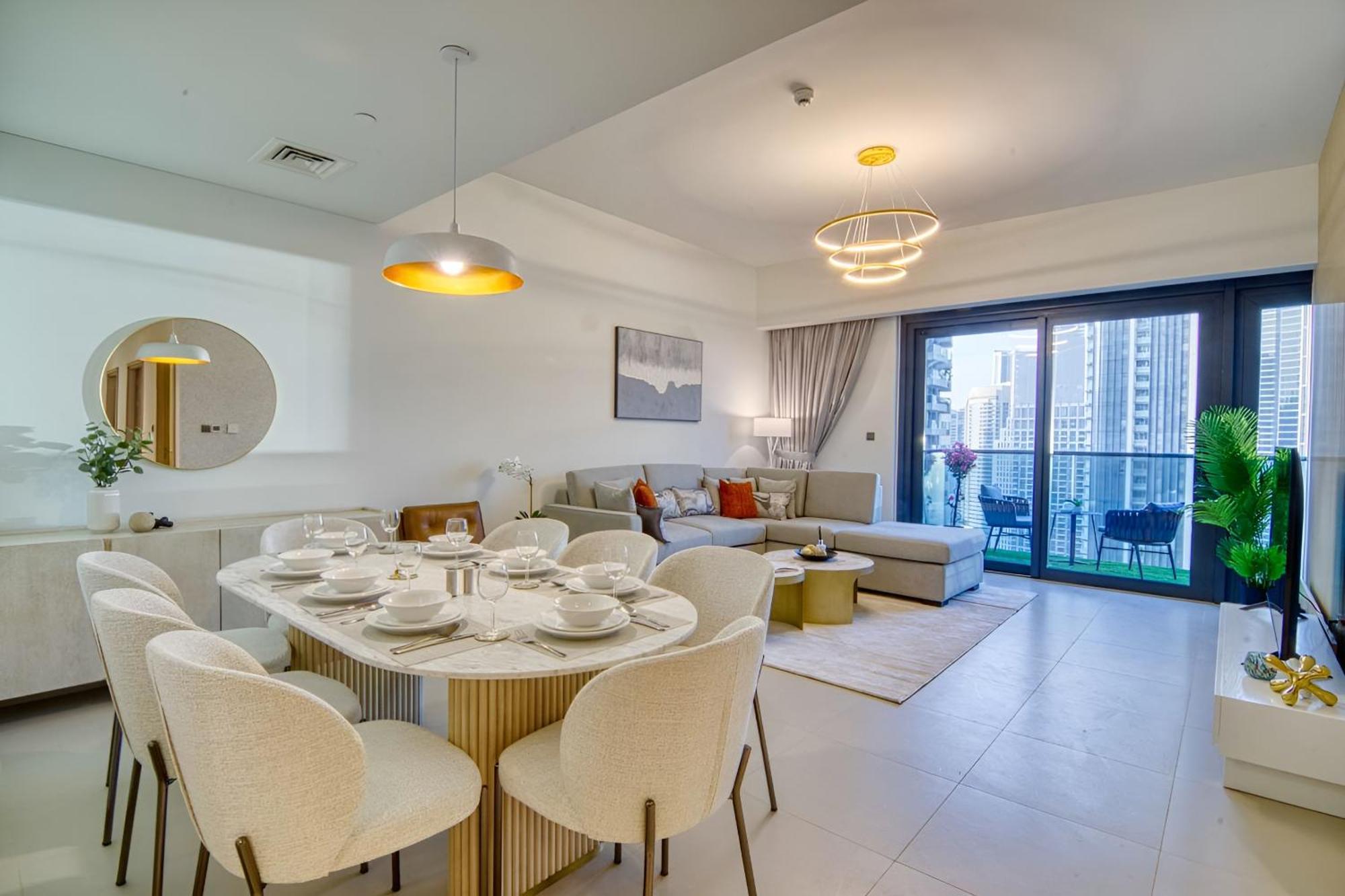 Expansive 7-bed Overlooking Burj & Fountains Dubai