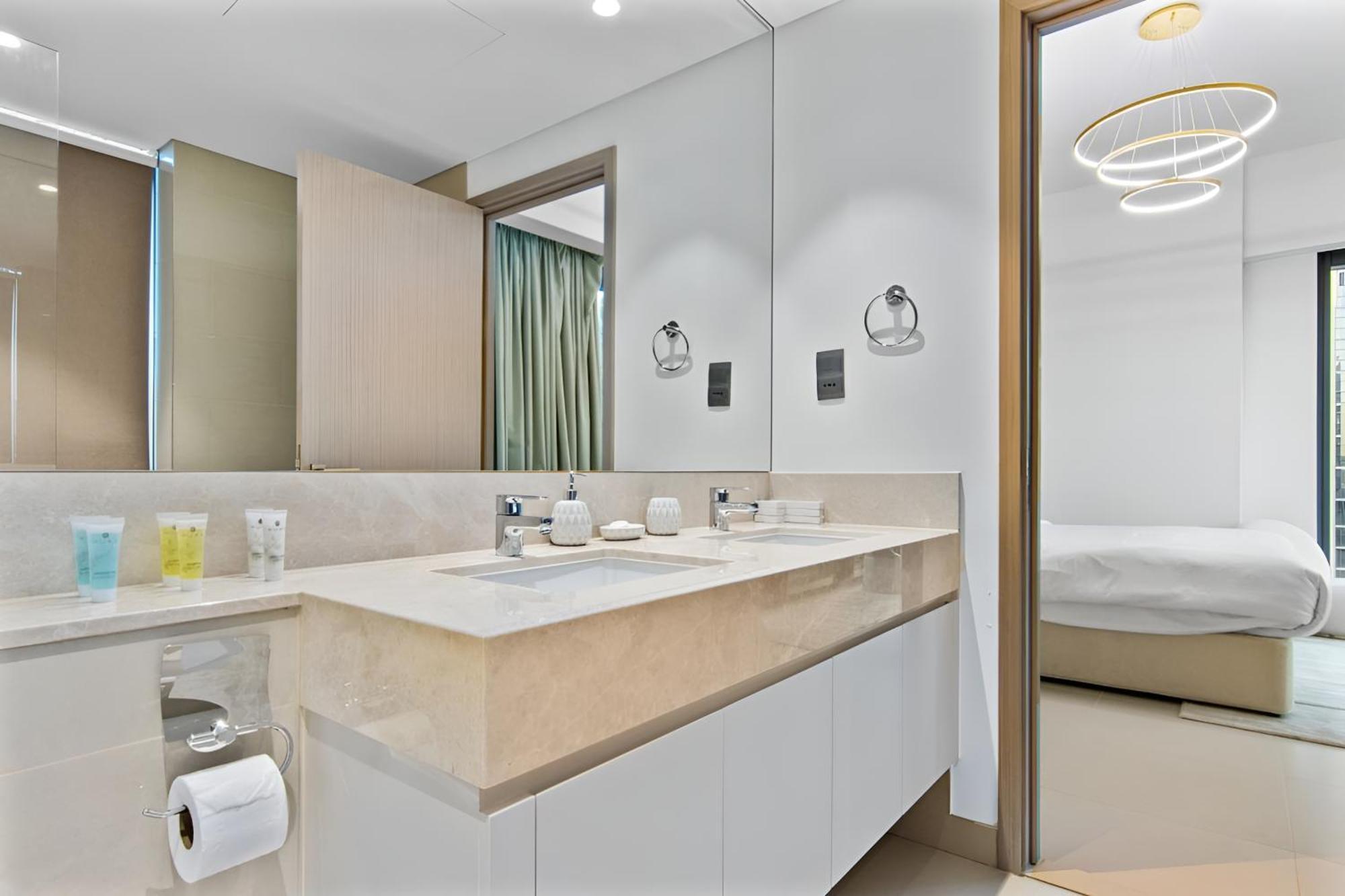 Expansive 7-bed Overlooking Burj & Fountains * Dubai