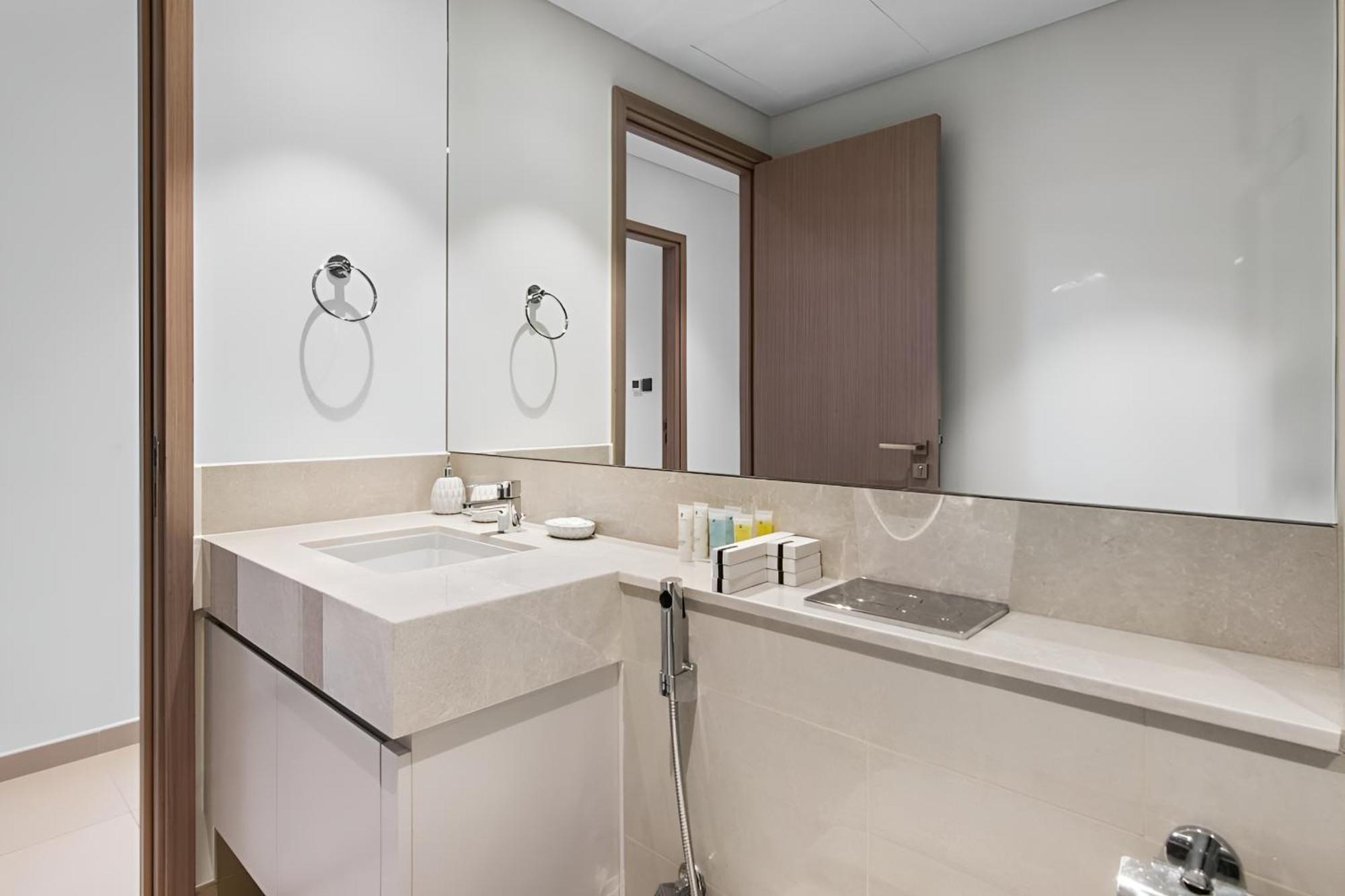 Expansive 7-bed Overlooking Burj & Fountains Apartment *