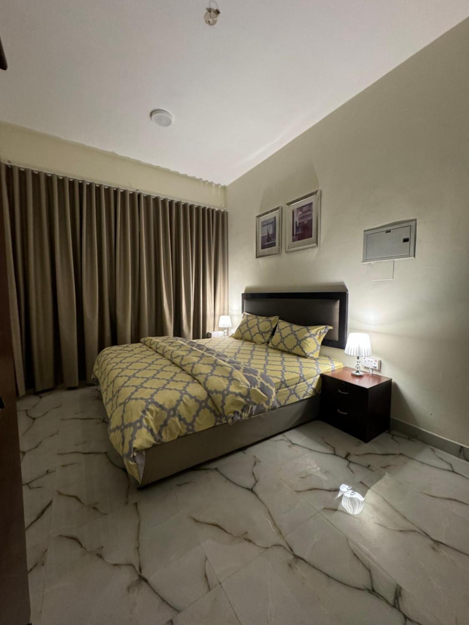 Homestay Brand New Independent Near Union Metro Station Dubai