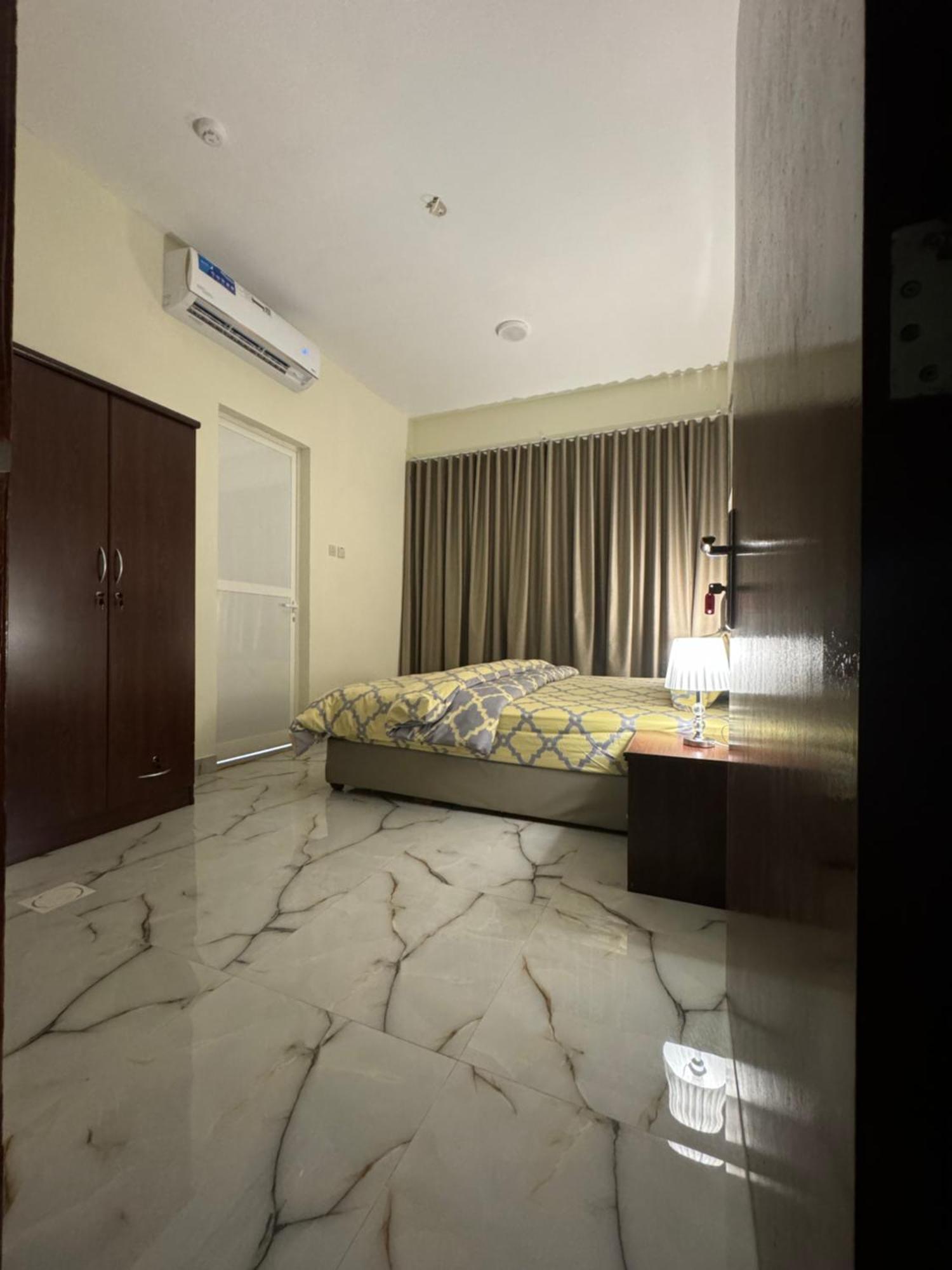 Brand New Independent Near Union Metro Station Homestay Dubai