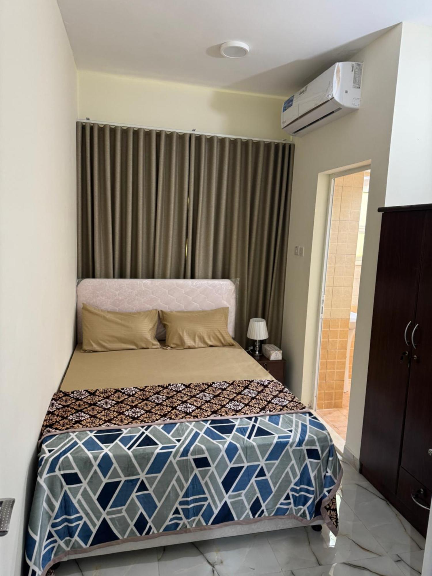 Brand New Independent Near Union Metro Station Homestay