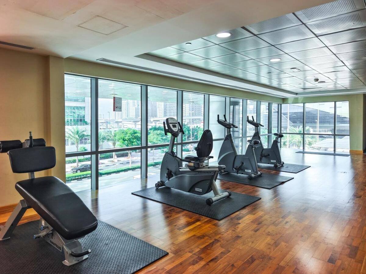 King Bed - Near Metro - Pool - Fast Wifi Apartment Dubai