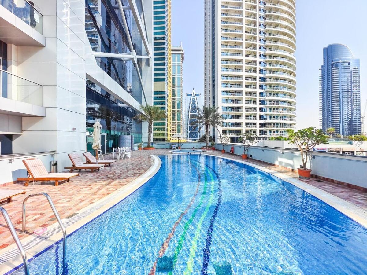 King Bed - Near Metro - Pool - Fast Wifi Dubai