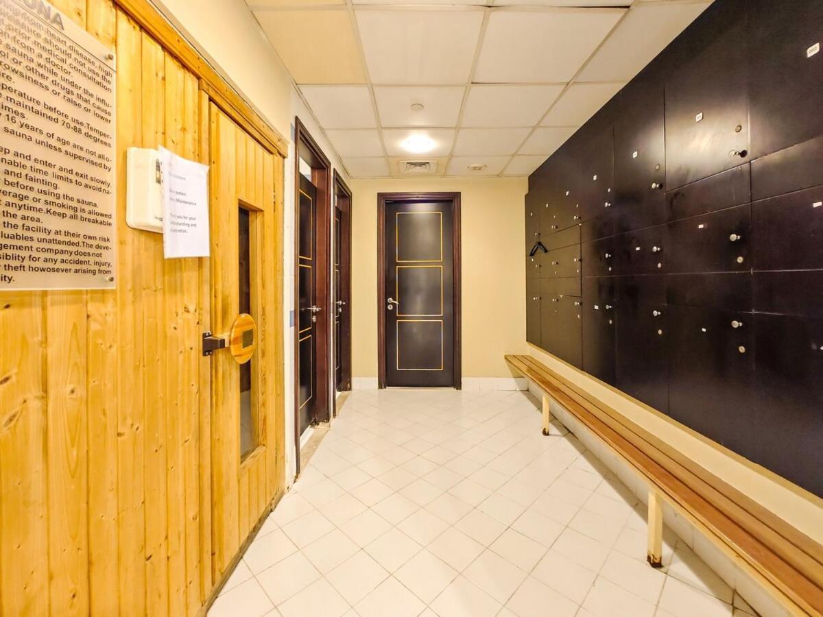King Bed - Near Metro - Pool - Fast Wifi Apartment *