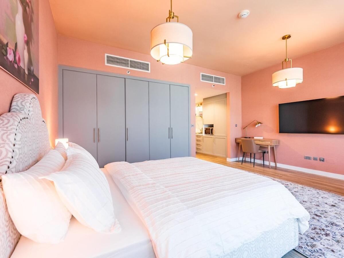 Apartment King Bed - Near Metro - Pool - Fast Wifi *