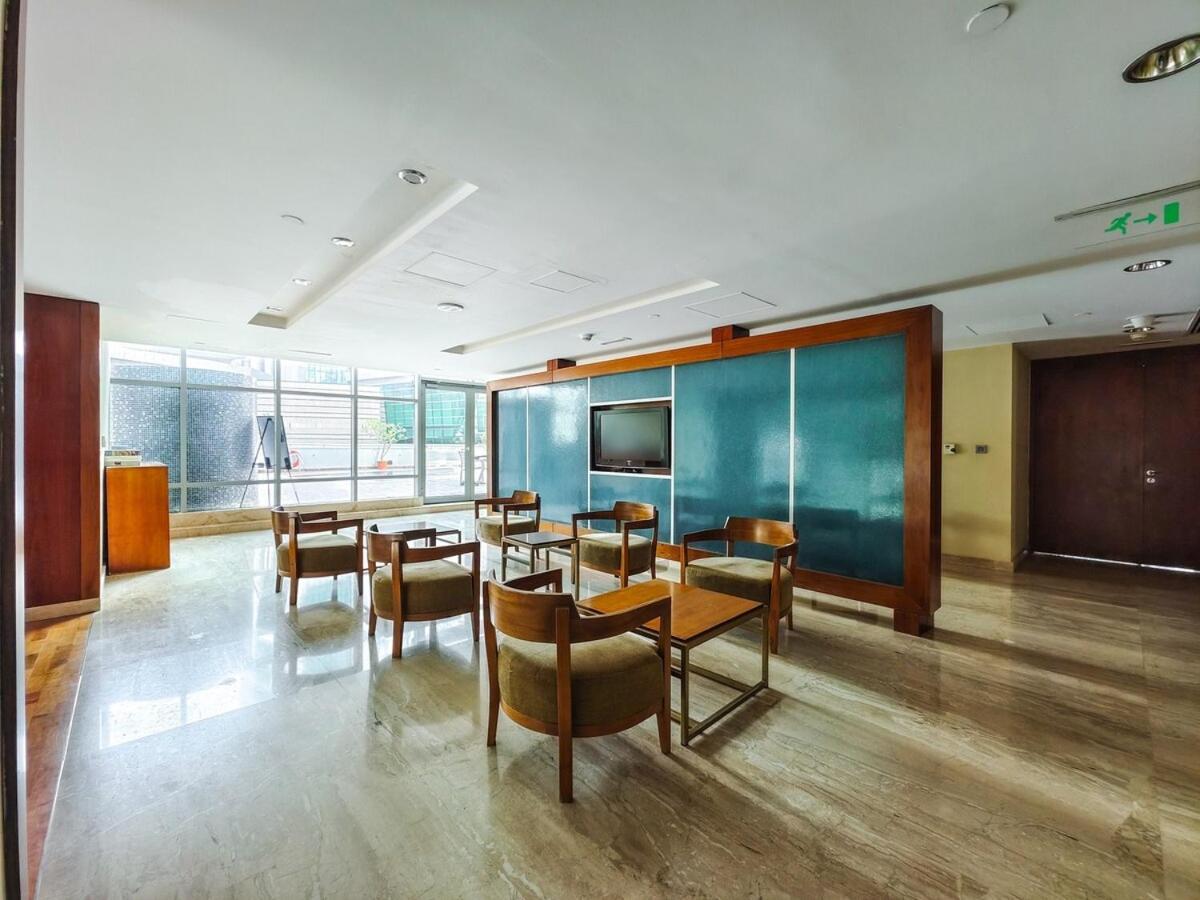 King Bed - Near Metro - Pool - Fast Wifi * Dubai