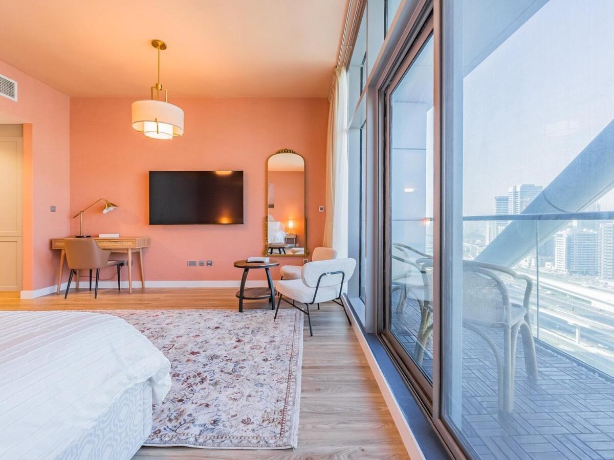 Apartment King Bed - Near Metro - Pool - Fast Wifi