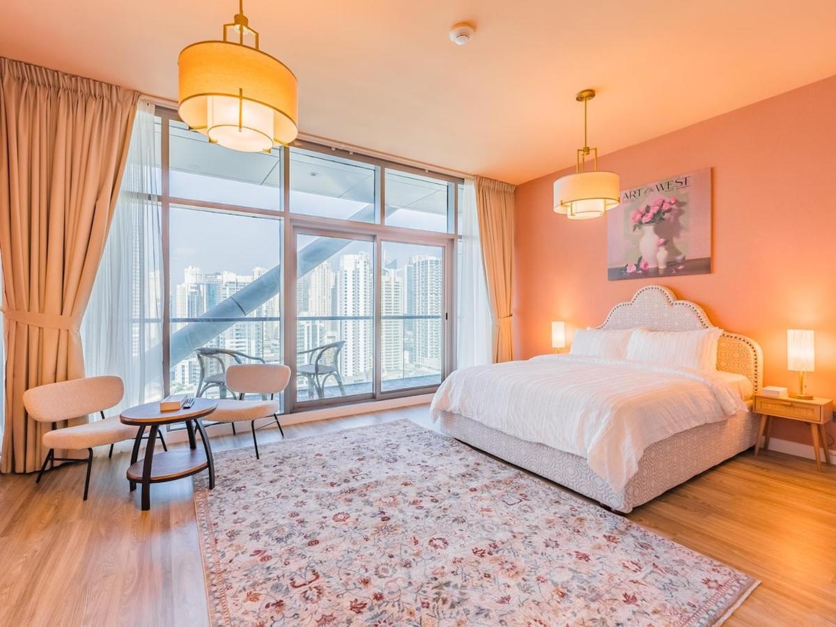 King Bed - Near Metro - Pool - Fast Wifi