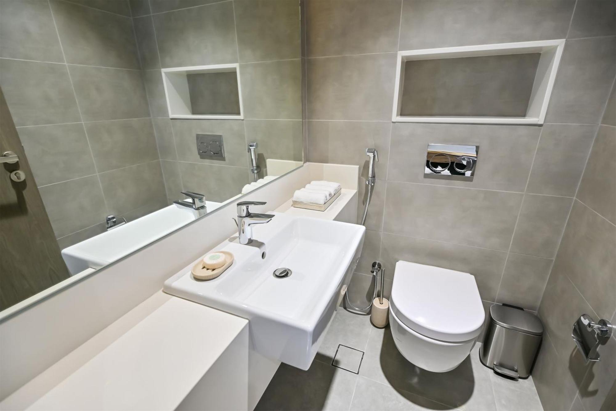 Apartment 1br Escape By The Lagoon In District One Meydan Dubai