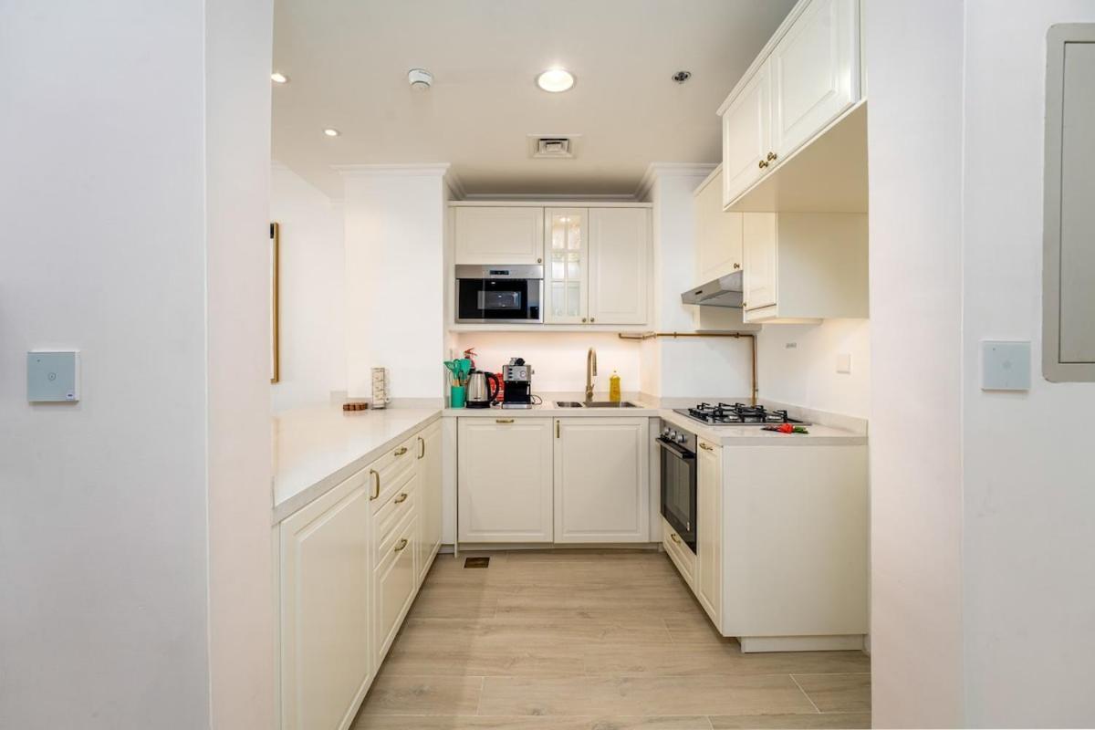 Brand New Beautiful & Huge Centrally Located Apartment *