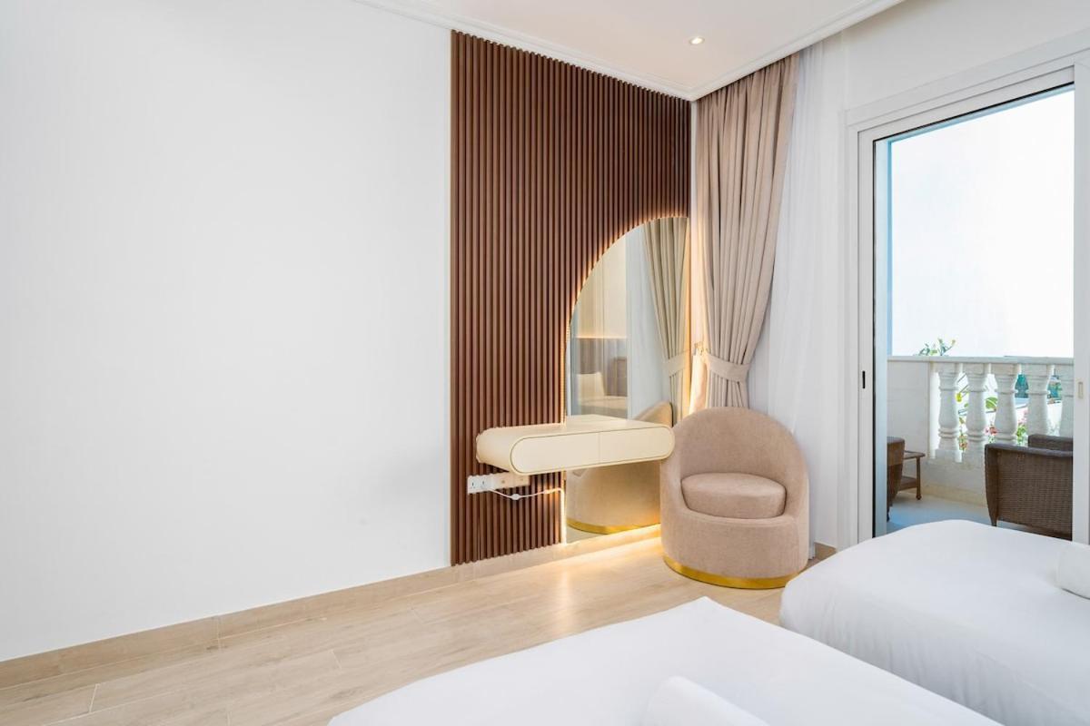 Brand New Beautiful & Huge Centrally Located * Dubai