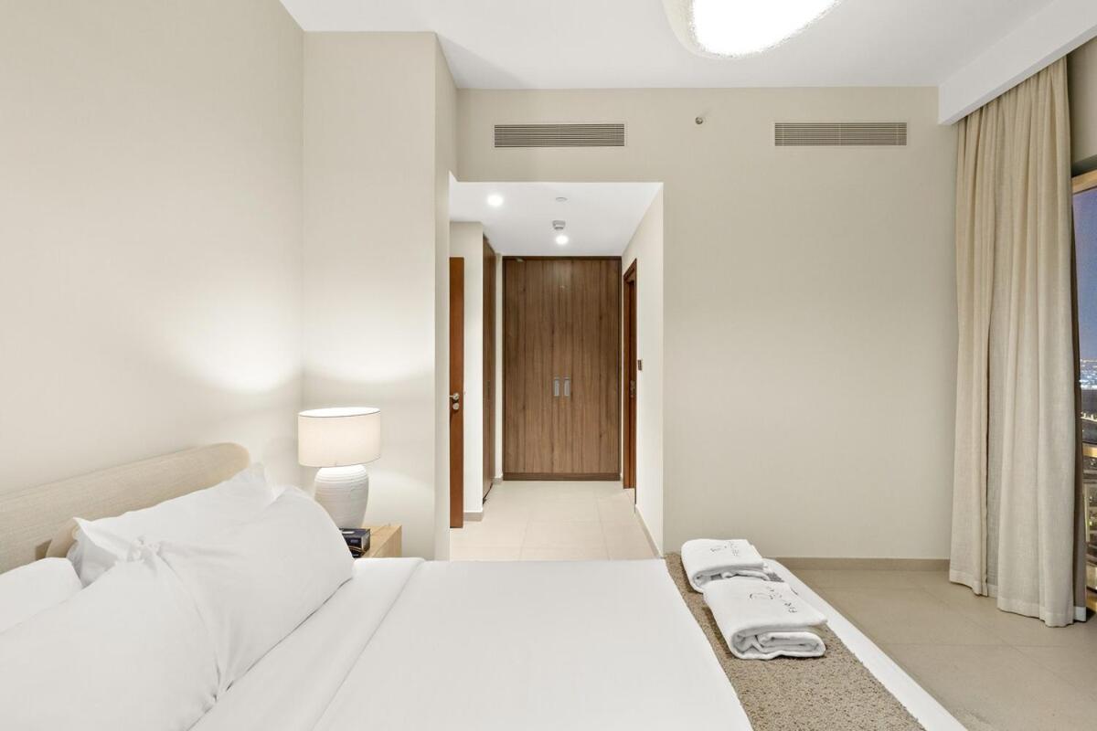 Apartment First Class 2br Refreshing Creek View Dubai