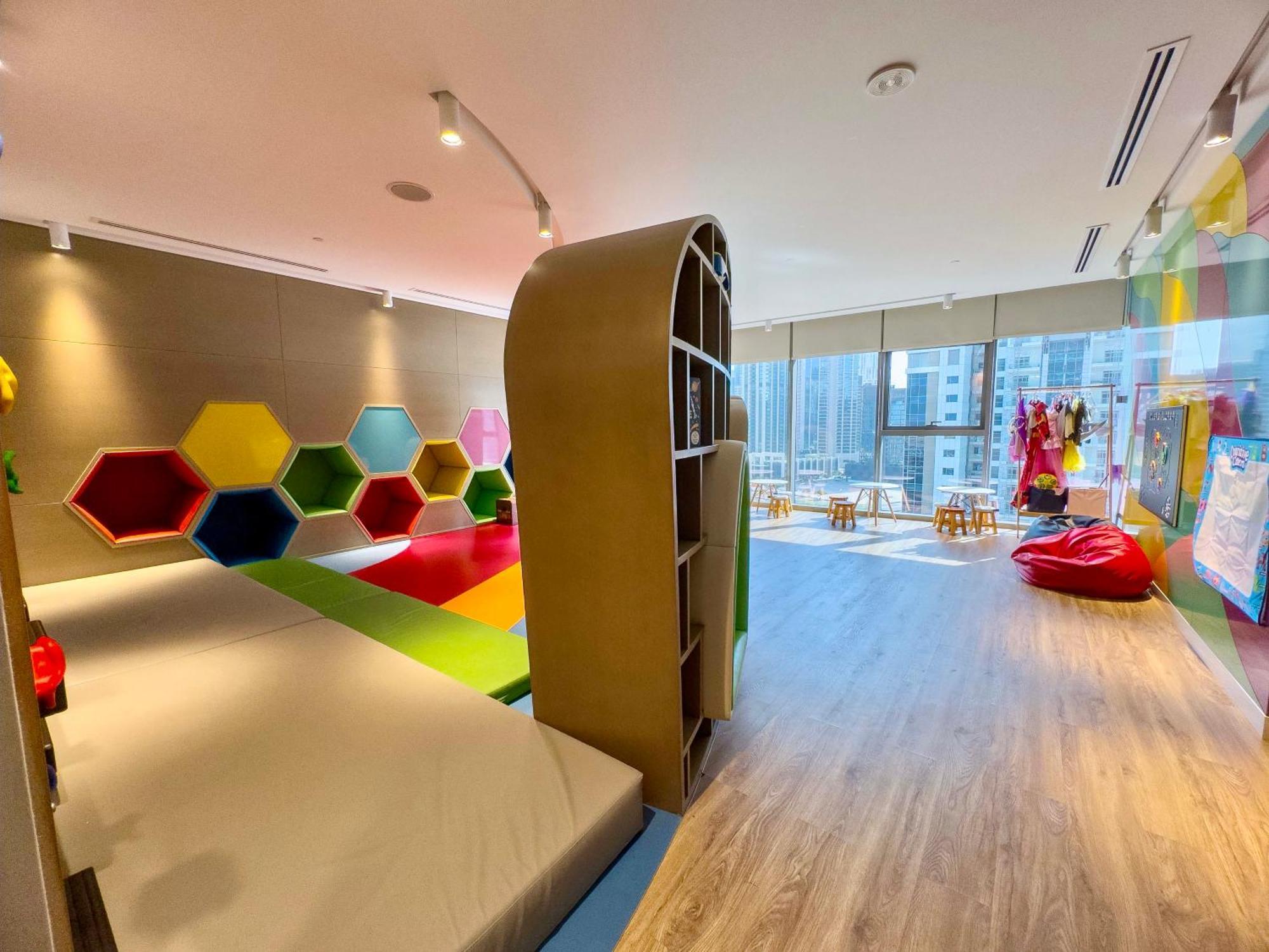 Downtown Skyline & Burj Khalifa Views Apartment