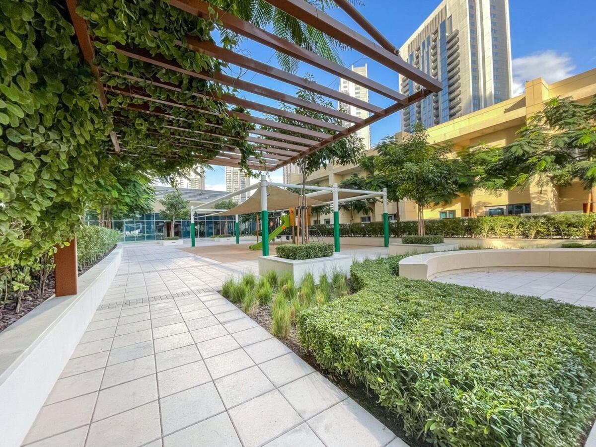 Stylish Cozy 3-bedroom With Harbour Views In Creek Harbour Apartment