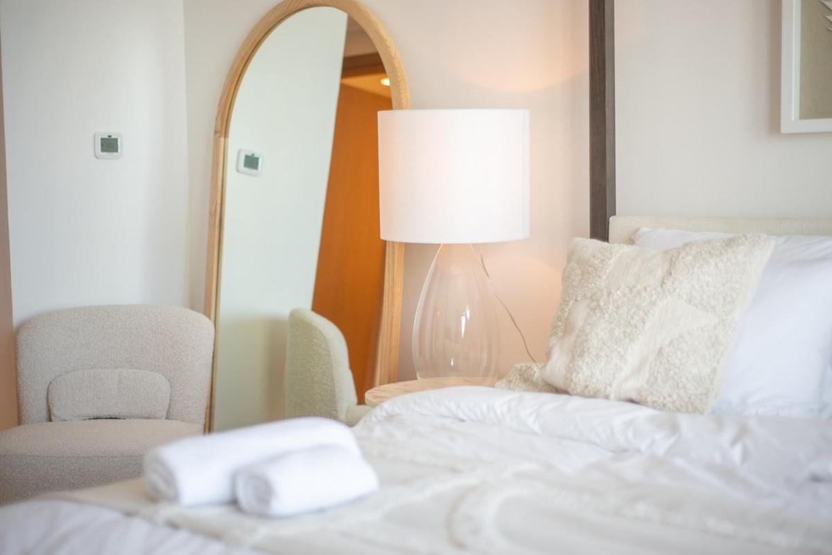 Stylish Cozy 3-bedroom With Harbour Views In Creek Harbour Apartment *