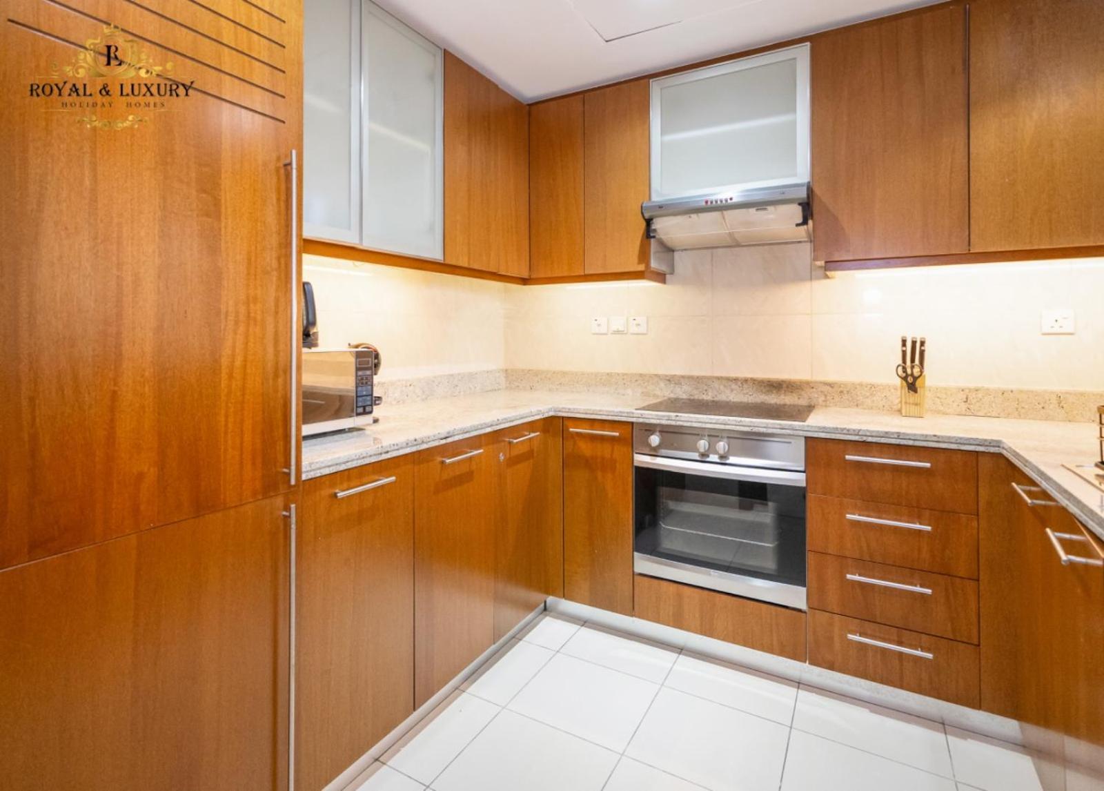 Chic 1-bedroom Haven In Standpoint A Tower, Downtown Apartment