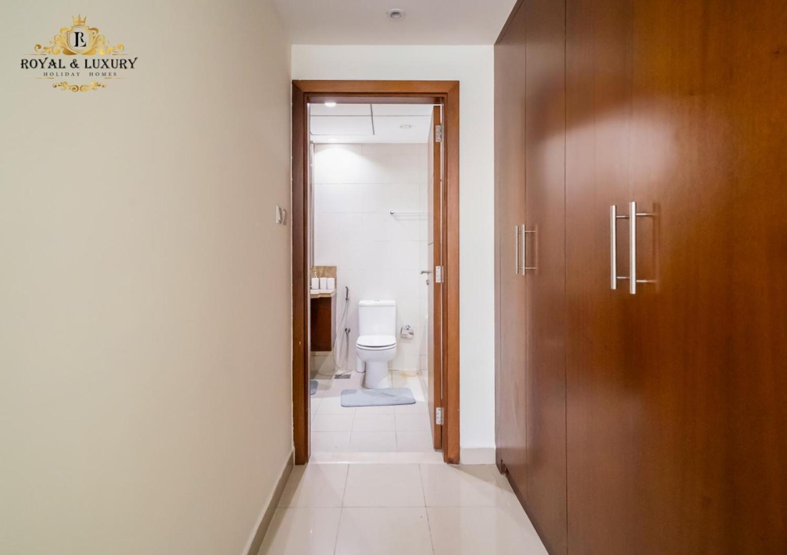 Chic 1-bedroom Haven In Standpoint A Tower, Downtown *