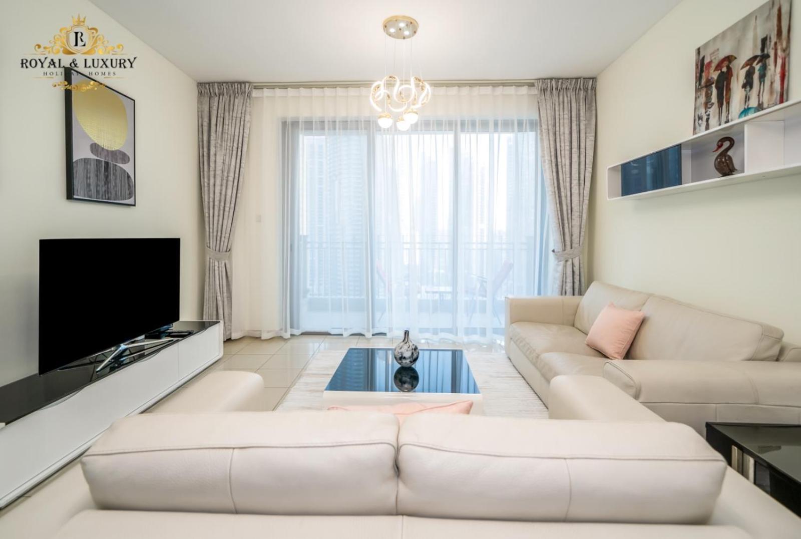 Chic 1-bedroom Haven In Standpoint A Tower, Downtown Dubai