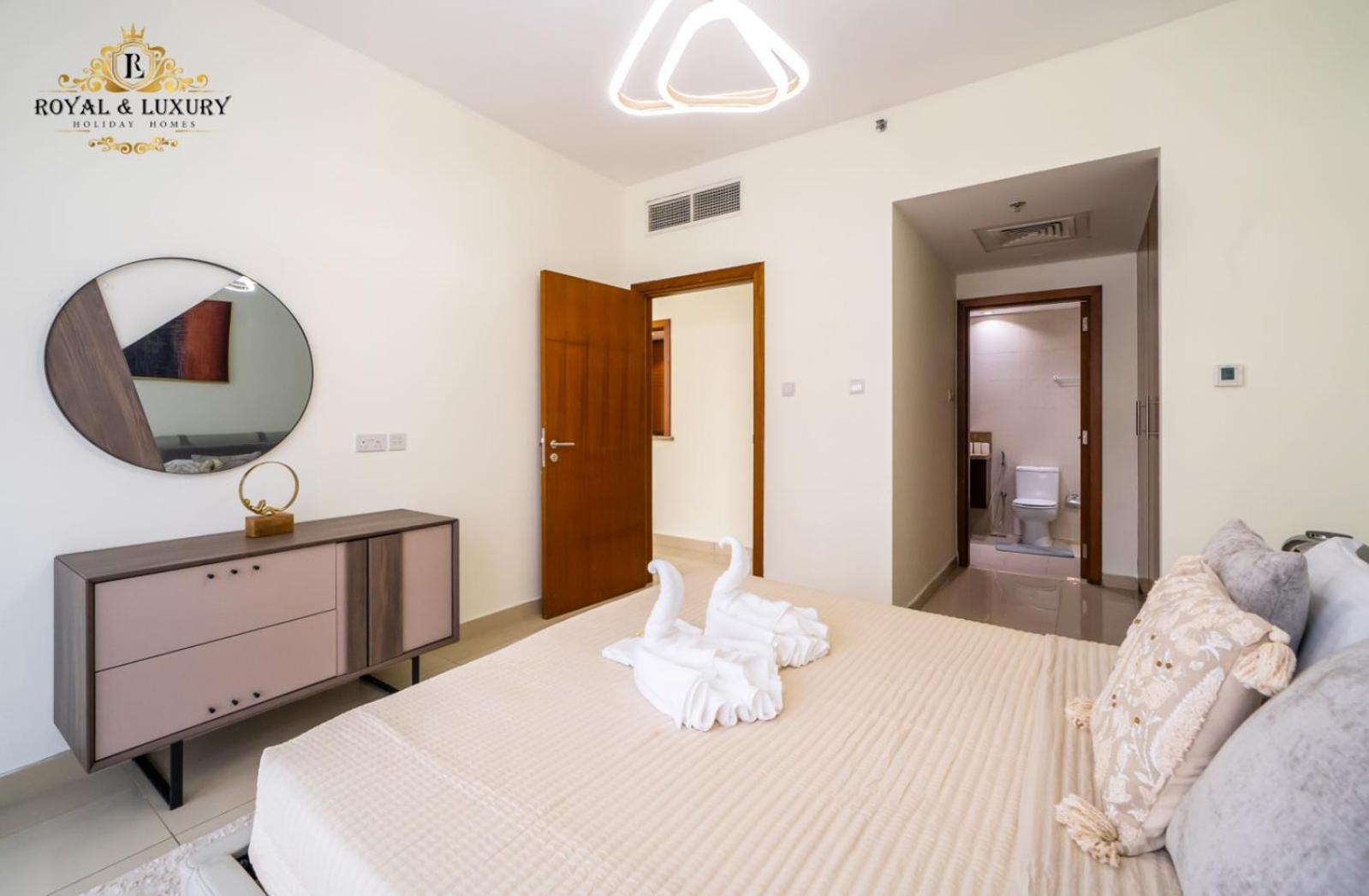 Apartment Chic 1-bedroom Haven In Standpoint A Tower, Downtown Dubai
