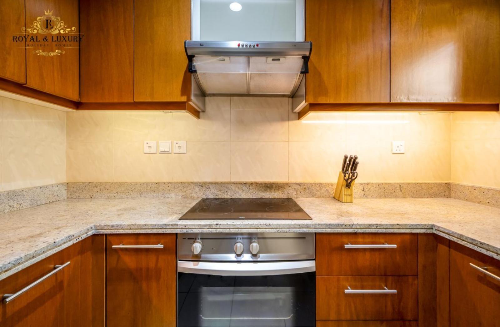 Apartment Chic 1-bedroom Haven In Standpoint A Tower, Downtown *
