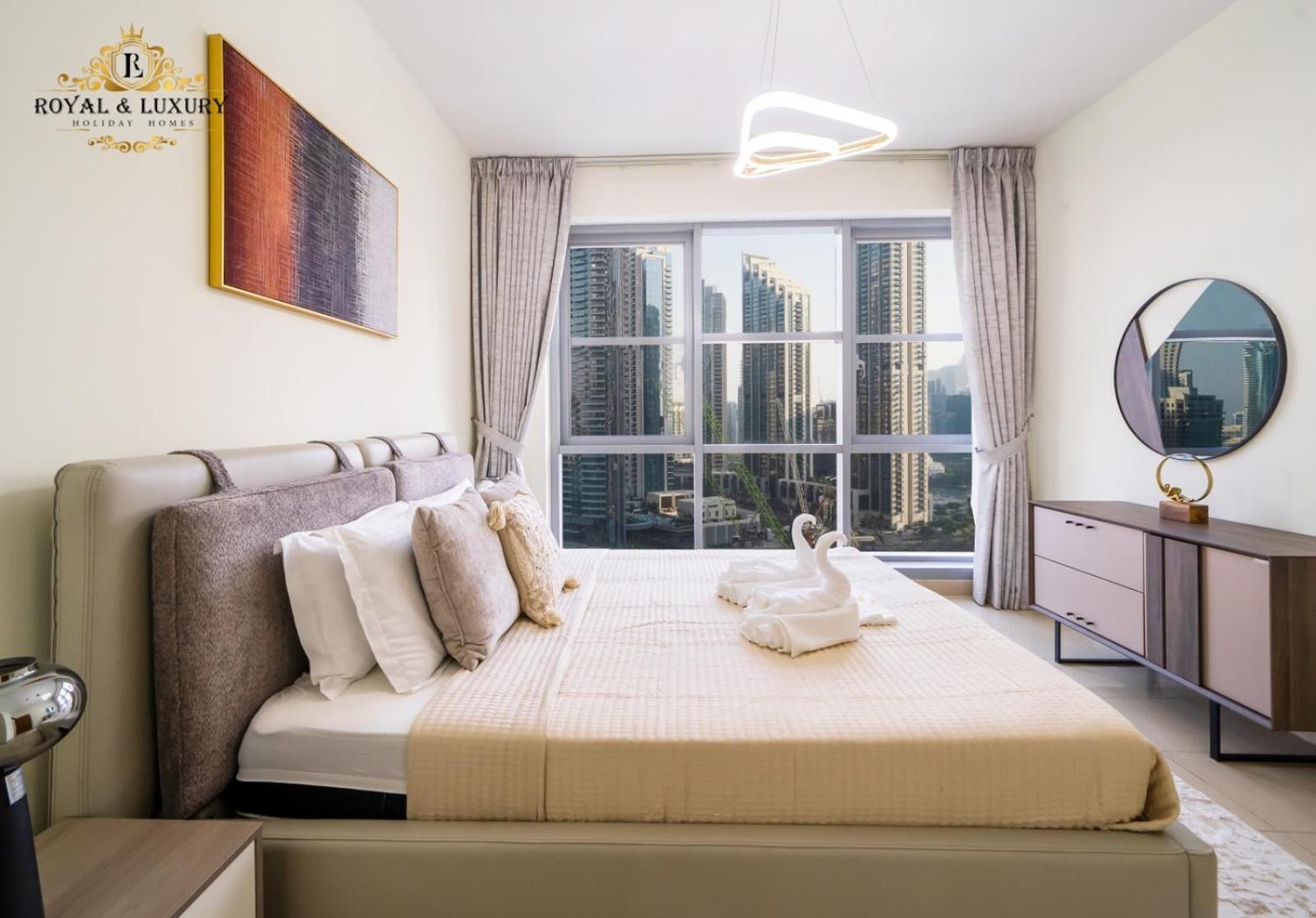 Chic 1-bedroom Haven In Standpoint A Tower, Downtown *