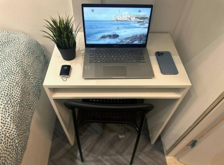 Network Partition Near Internet Metro Homestay