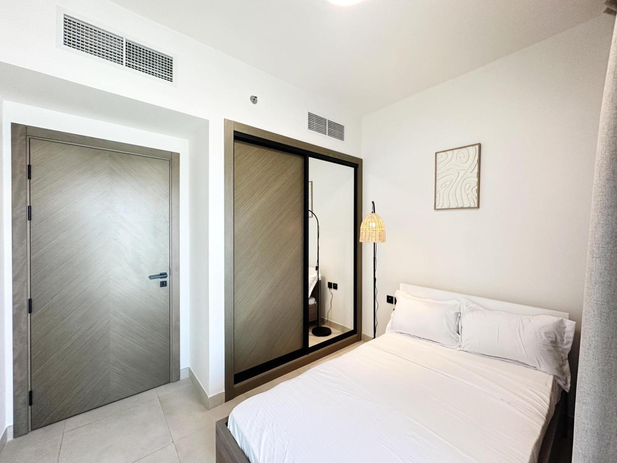 Apartment Stylish 3-bedroom With Scenic Views At Binghatti Creek