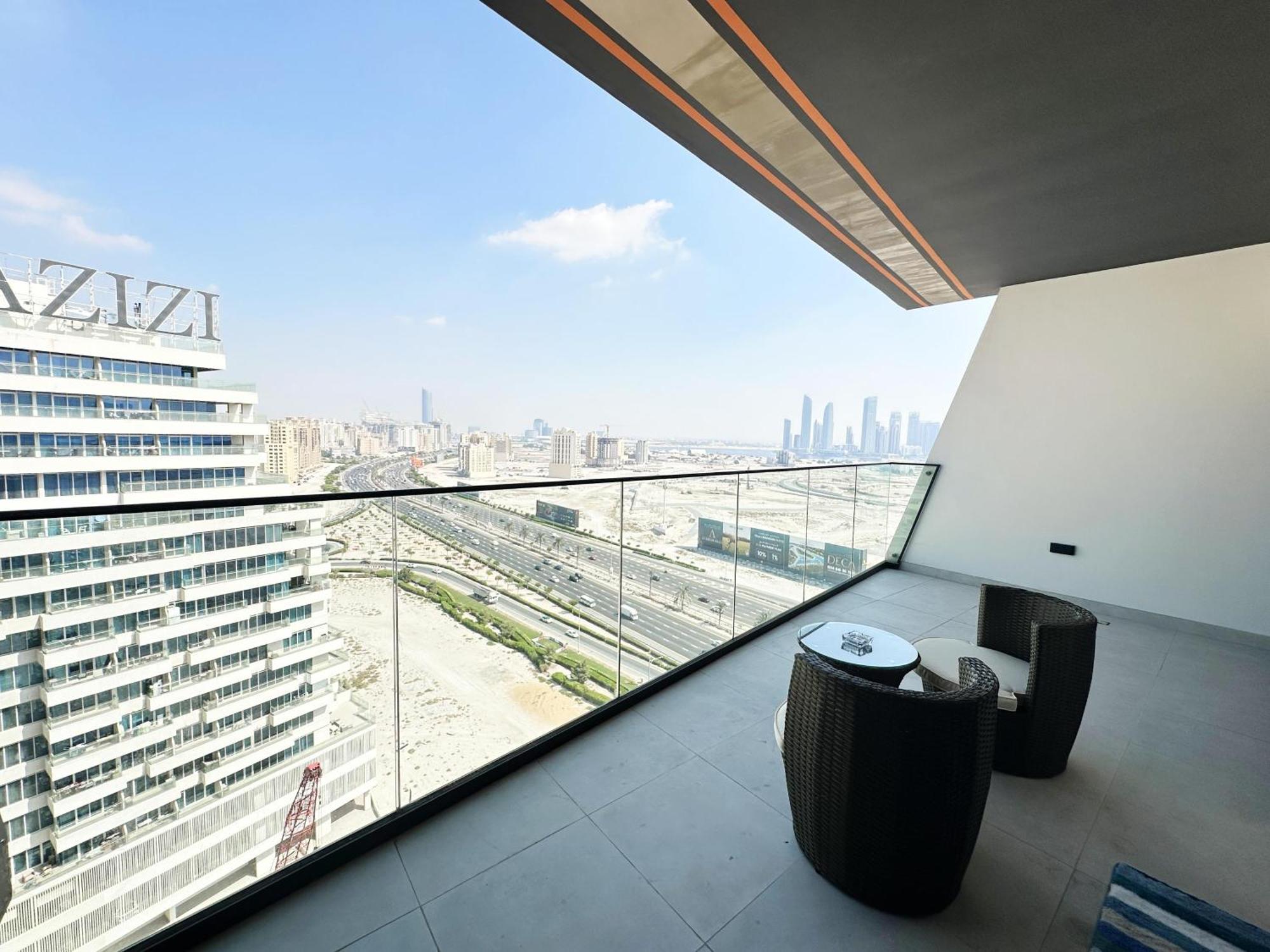 Apartment Stylish 3-bedroom With Scenic Views At Binghatti Creek *
