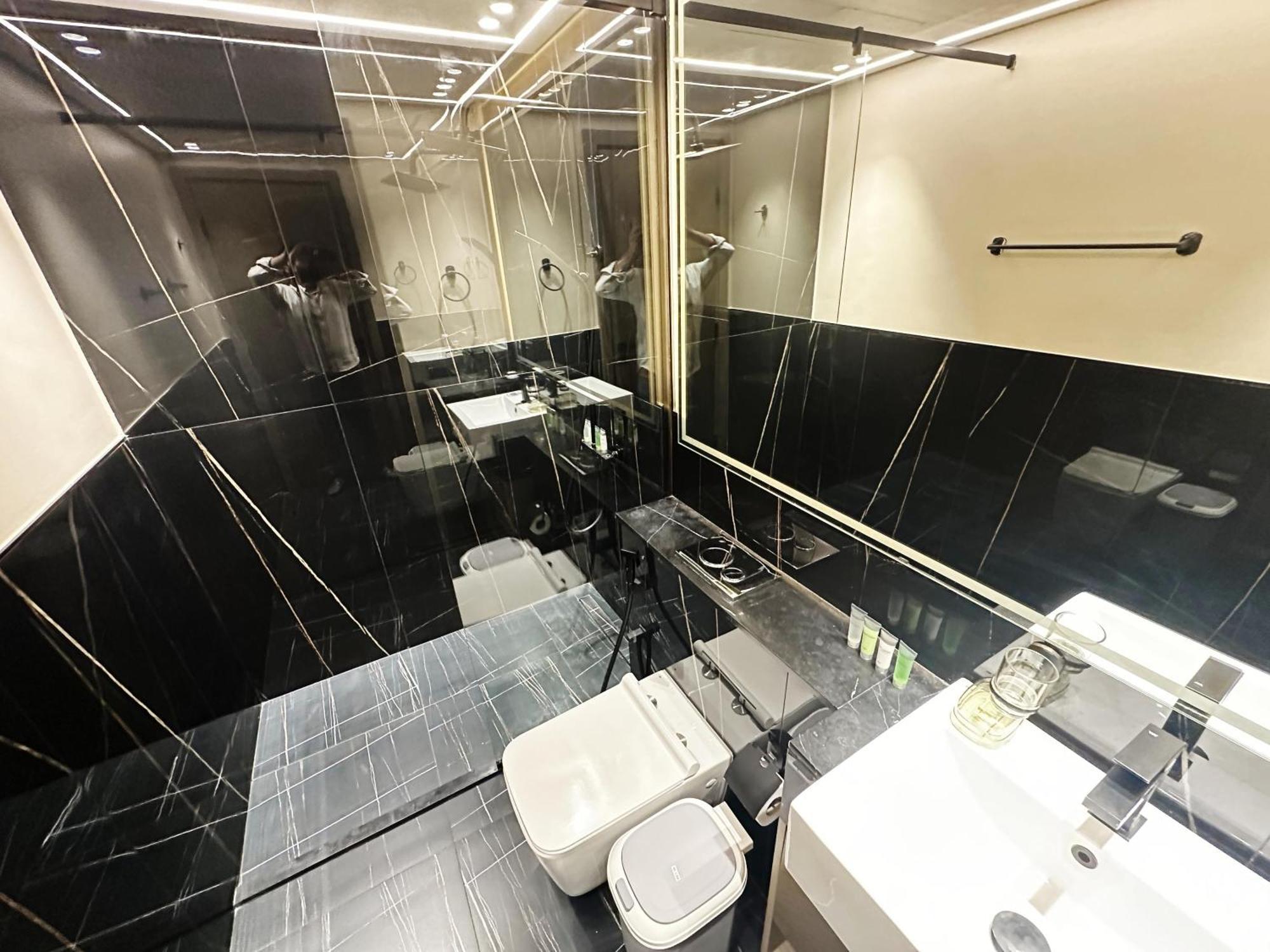 Apartment Stylish 3-bedroom With Scenic Views At Binghatti Creek
