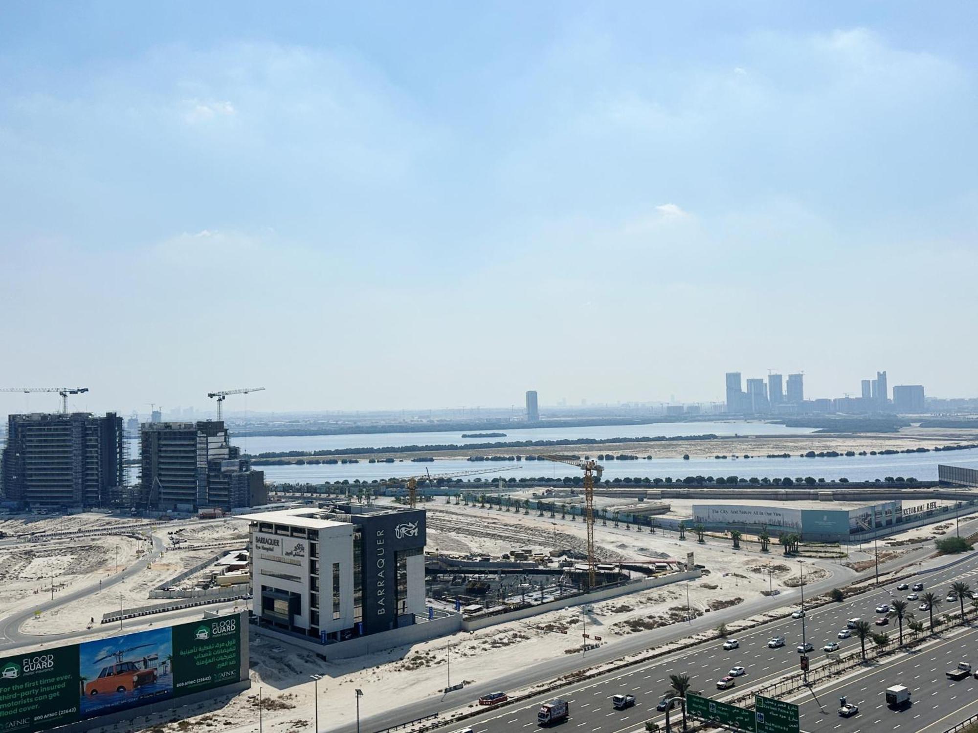 Apartment Stylish 3-bedroom With Scenic Views At Binghatti Creek *