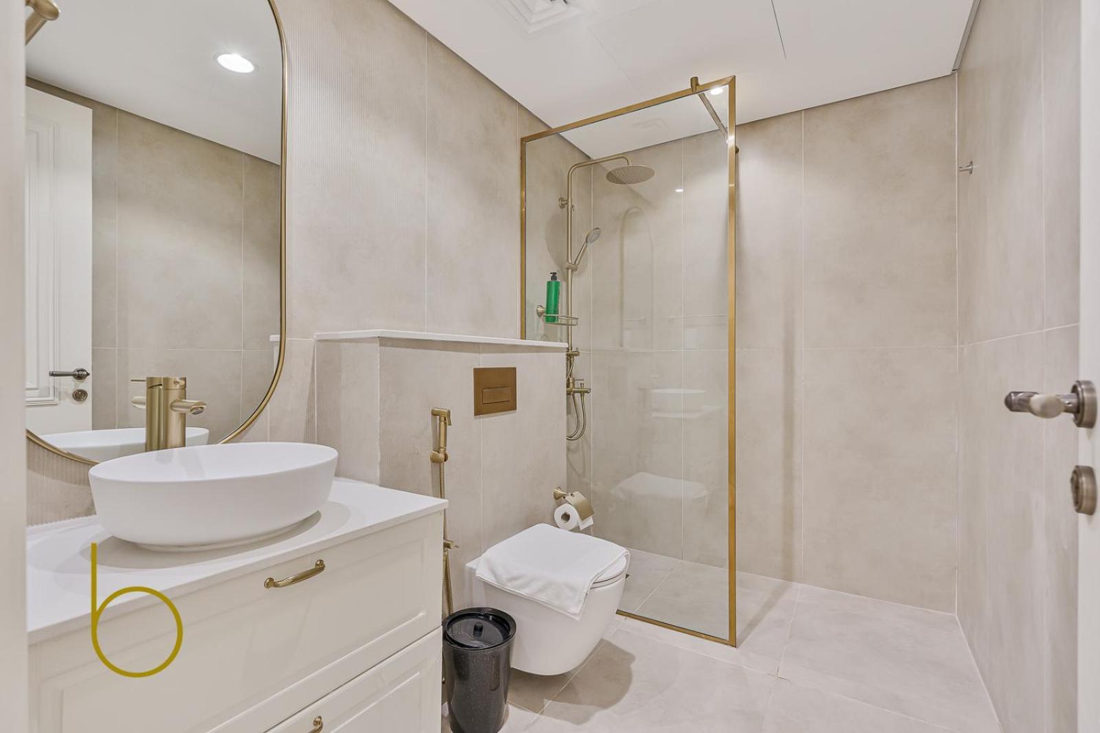 Apartment Brand New Beautiful & Huge Centrally Located