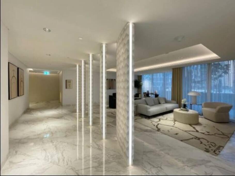 Luxury 2 Bed With Bluewater Views & Infinity Pool *