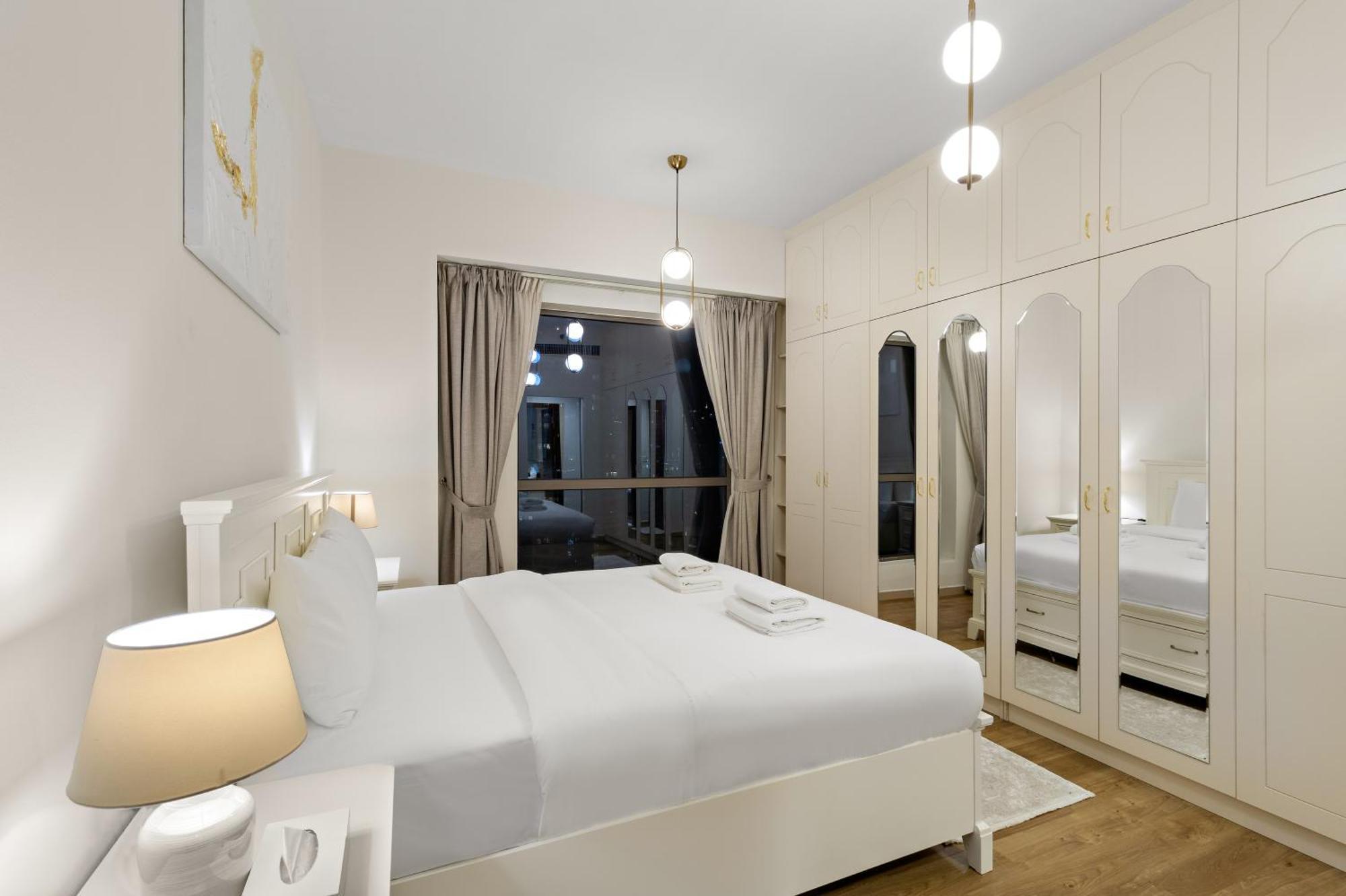 Luxe 2br With Marina View In Jbr And Walk To The Apartment *