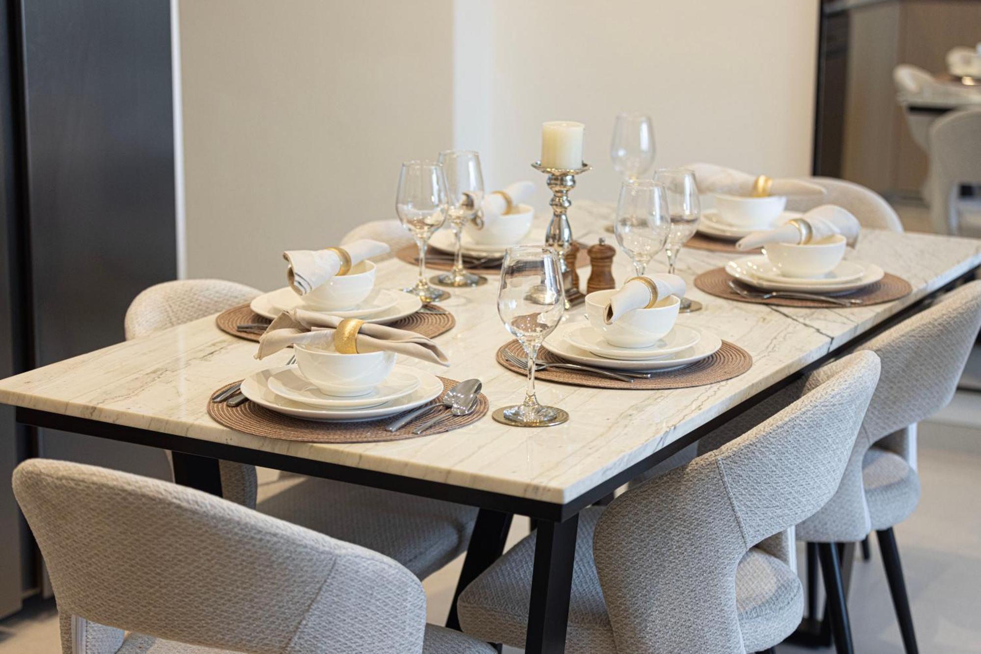 Apartment Burj Royale - Luxurious Brand New Two-bedroom In Downtown, Burj Khalifa View Pool In The Building, 5-min Walk To Mall & Fountains Dubai